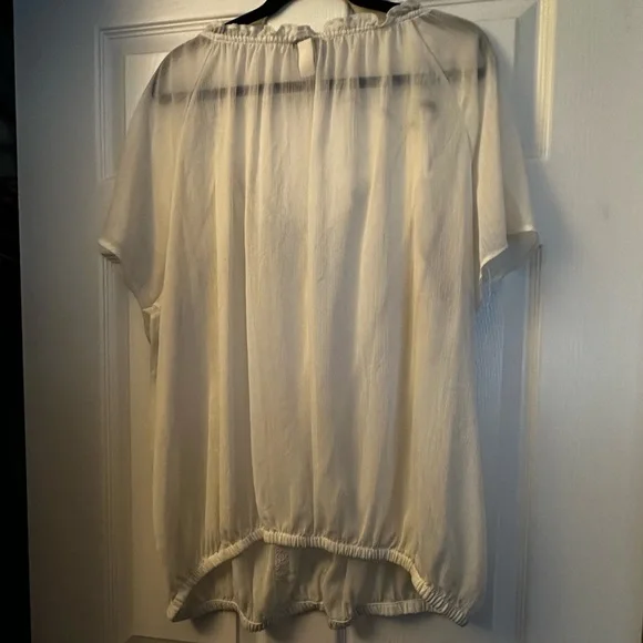 White, flirty and fun! - Picture 5 of 5